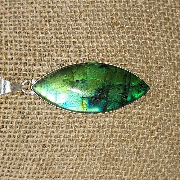 Beautiful Color Enhanced Labradorite Pendant - Picture 5 of 6